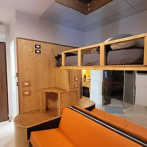 4roomz 3*, Bolonia Włochy